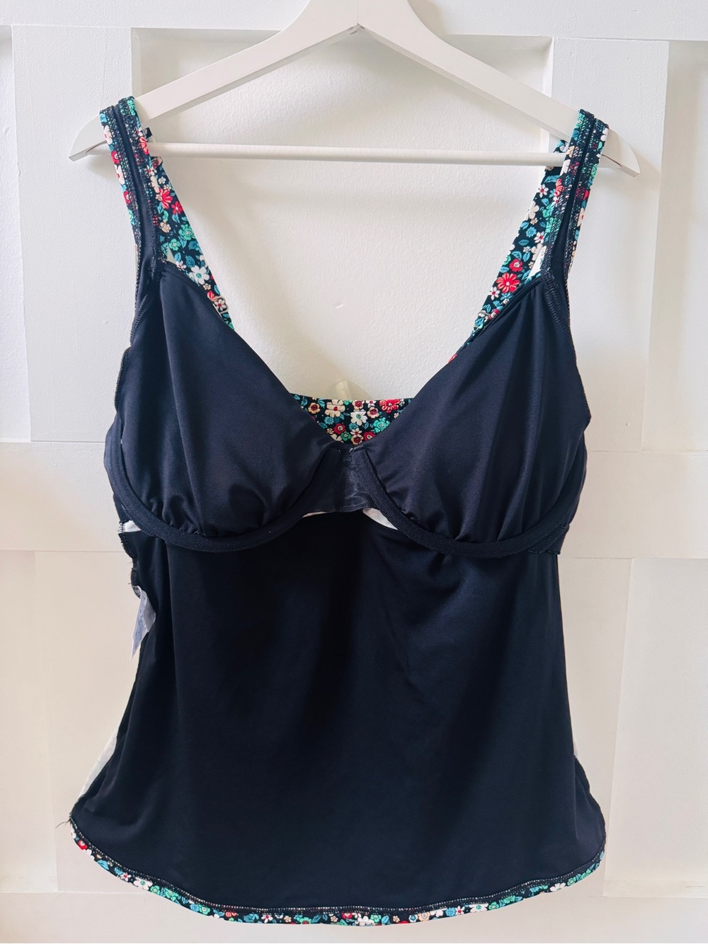 Lands' End Black Floral Tankini Swimwear Top - 14D - Picture 6 of 10